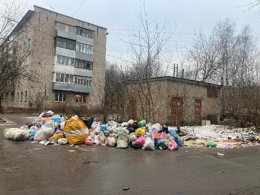 На месте контейнерной площадки образовалась стихийная свалка